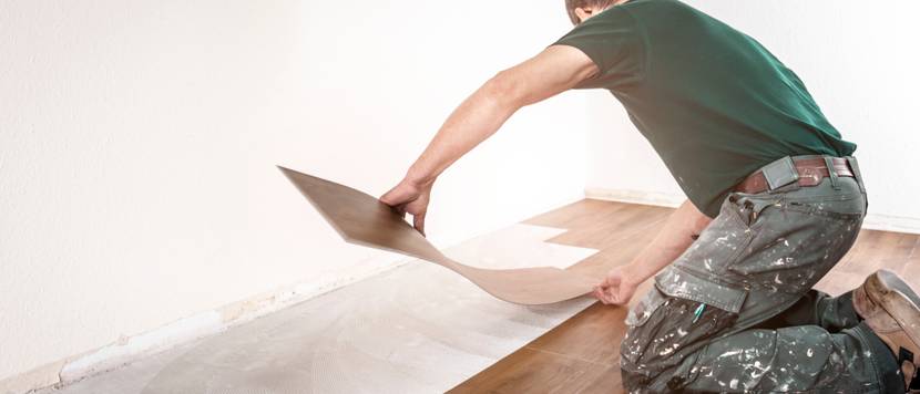 Craftsman lays vinyl flooring